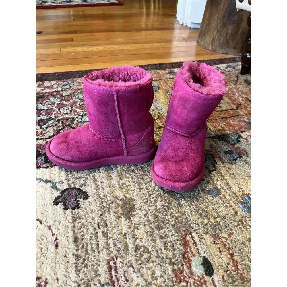 UGG play showing